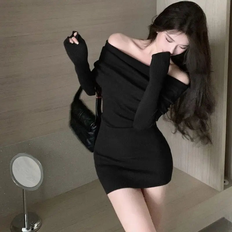 Spicy Girl Be Careful with the Machine One Shoulder Slim Fit Chic Hip Hugging Short Skirt Women's Korean Gentle Long Sleeved